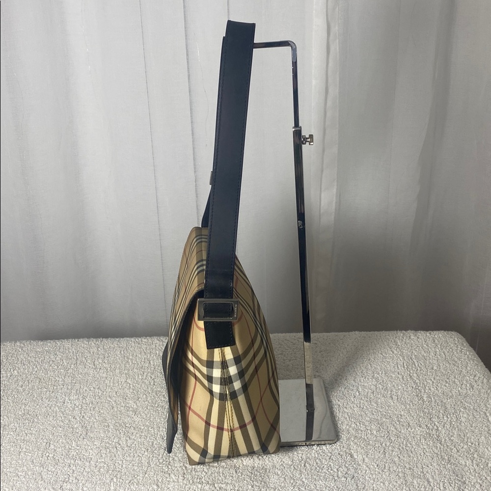 GUC Burberry Nova Check Messenger Bag - Picture 2 of 10